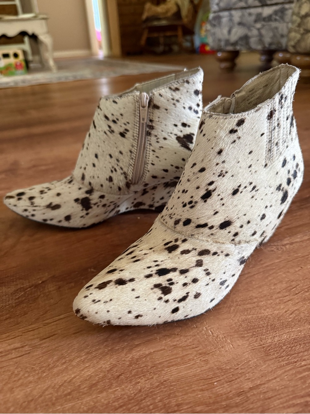 Matisse - Spotted Cowhide Ankle Bootie - Women's White/Black- size 7 med